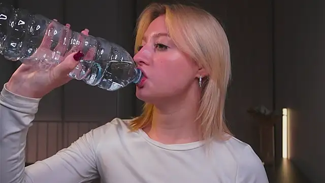 milasmiu online show from September 10, 3:01 pm