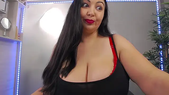 BustyEva  online show from November 24, 4:23 am