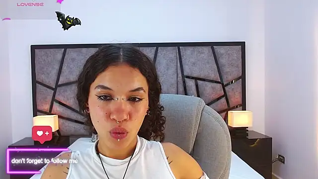 ilitzy cardona online show from November 12, 1:17 am