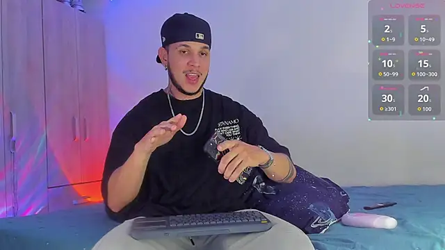 austinoficial online show from November 15, 11:21 pm