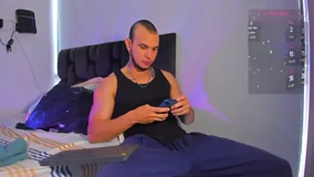 austinoficial online show from February 15, 10:28 pm