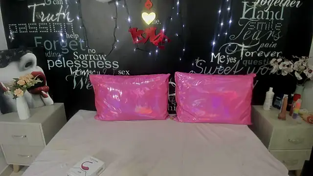 Snapshot of HornyRouse_ chatting on March 18, 10:57 am HornyRouse online show from March 18, 10:57 am