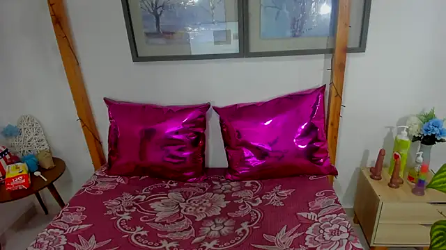 Snapshot of HornyRouse_ chatting on September 8, 5:45 pm HornyRouse online show from September 8, 5:45 pm