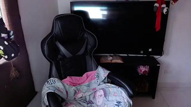 Princezzlove3 online show from January 18, 9:02 pm