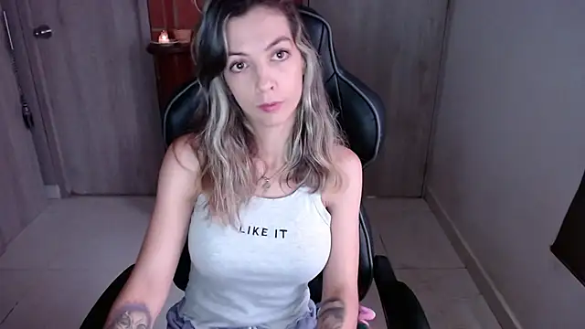 Princezzlove3 online show from February 4, 12:33 pm