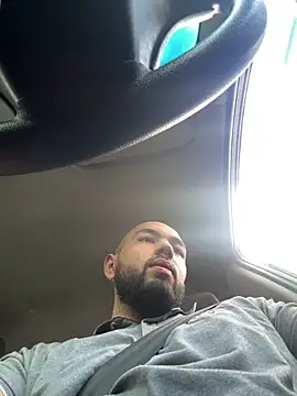 arturguy00 online show from May 14, 8:37 pm