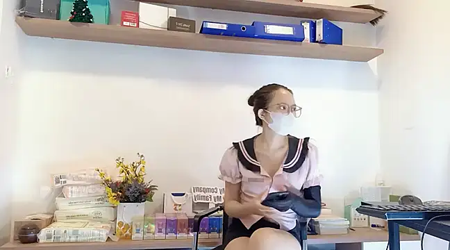 Lush-Office online show from February 7, 11:45 pm