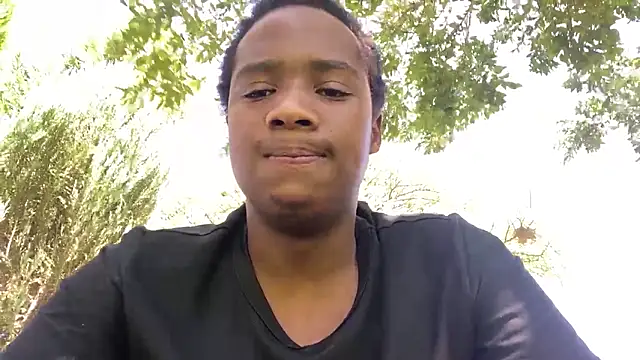 Snapshot of snotLoud chatting on February 4, 8:31 am snotLoud online show from February 4, 8:31 am