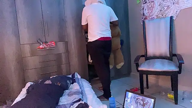 Snapshot of snotLoud chatting on February 22, 1:20 pm snotLoud online show from February 22, 1:20 pm