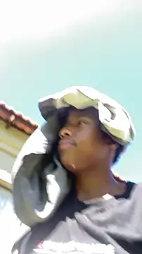 Snapshot of snotLoud chatting on February 25, 7:29 am snotLoud online show from February 25, 7:29 am