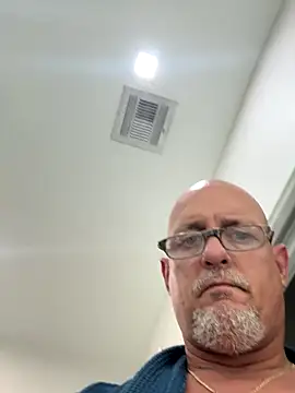 Snapshot of carlospingalinda chatting on September 15, 9:37 pm carlospingalinda online show from September 15, 9:37 pm