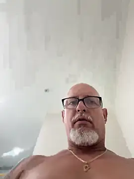 Snapshot of carlospingalinda chatting on February 14, 1:57 am carlospingalinda online show from February 14, 1:57 am