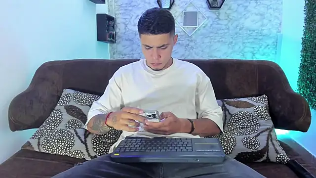 Thomass conor online show from November 18, 6:01 pm