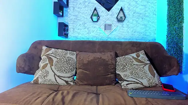 Thomass conor online show from December 17, 8:37 pm