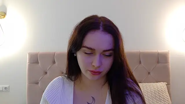 Snapshot of Lilliana_Moon chatting on January 19, 8:39 am Lilliana Moon online show from January 19, 8:39 am