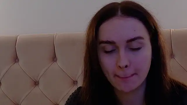 Snapshot of Lilliana_Moon chatting on January 22, 5:37 am Lilliana Moon online show from January 22, 5:37 am