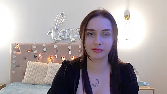 Snapshot of Lilliana_Moon chatting on February 7, 12:28 pm Lilliana Moon online show from February 7, 12:28 pm