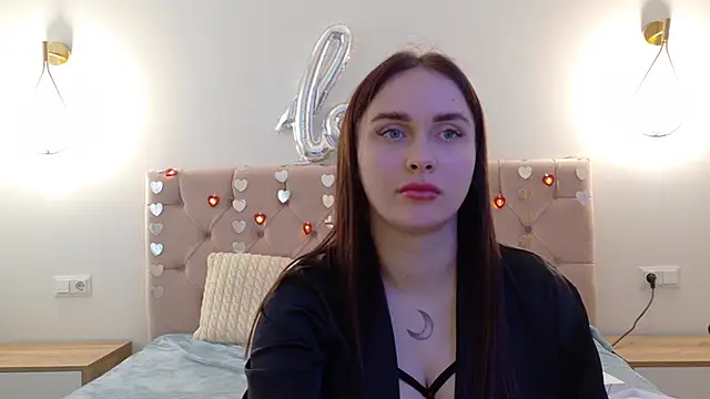 Snapshot of Lilliana_Moon chatting on February 18, 10:16 am Lilliana Moon online show from February 18, 10:16 am