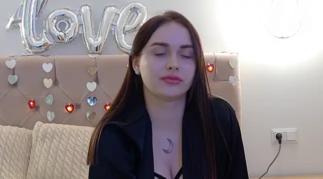 Snapshot of Lilliana_Moon chatting on February 18, 5:10 pm Lilliana Moon online show from February 18, 5:10 pm