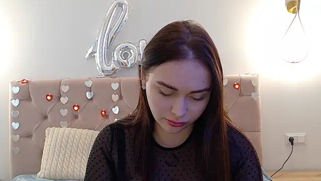 Snapshot of Lilliana_Moon chatting on February 19, 8:44 am Lilliana Moon online show from February 19, 8:44 am