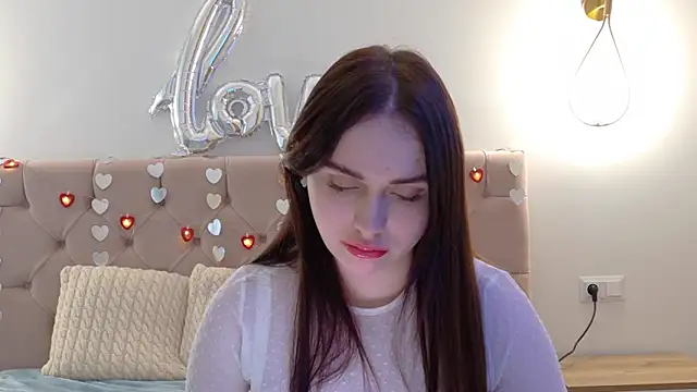 Snapshot of Lilliana_Moon chatting on February 21, 12:28 pm Lilliana Moon online show from February 21, 12:28 pm