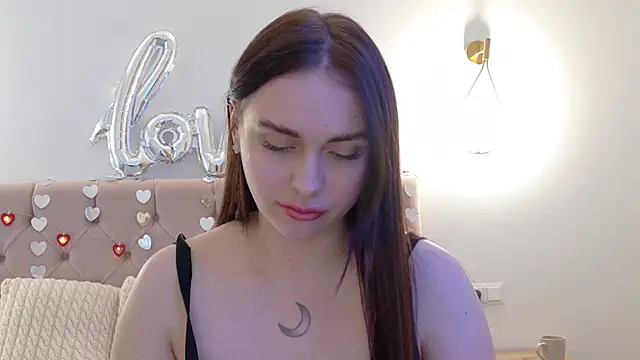 Snapshot of Lilliana_Moon chatting on February 22, 1:35 pm Lilliana Moon online show from February 22, 1:35 pm