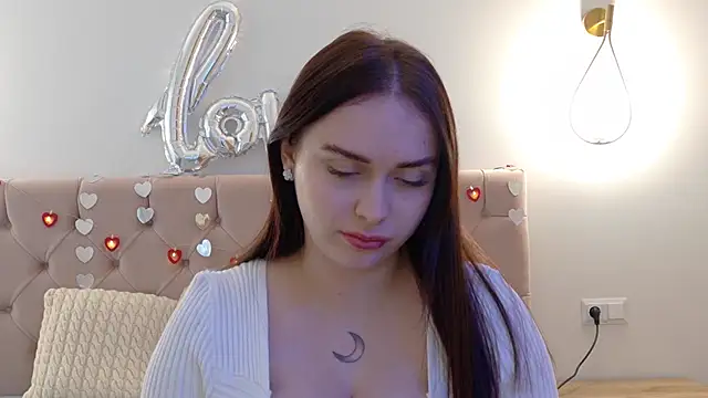 Snapshot of Lilliana_Moon chatting on February 23, 9:00 am Lilliana Moon online show from February 23, 9:00 am