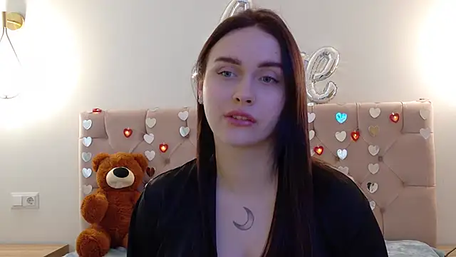 Snapshot of Lilliana_Moon chatting on February 26, 9:21 am Lilliana Moon online show from February 26, 9:21 am