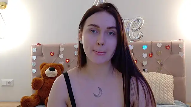 Snapshot of Lilliana_Moon chatting on February 27, 9:43 am Lilliana Moon online show from February 27, 9:43 am