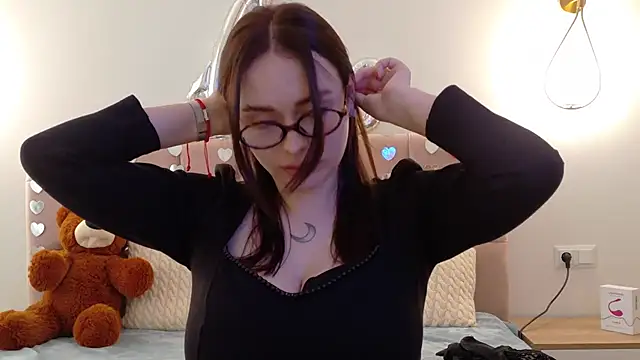 Snapshot of Lilliana_Moon chatting on February 28, 11:03 am Lilliana Moon online show from February 28, 11:03 am