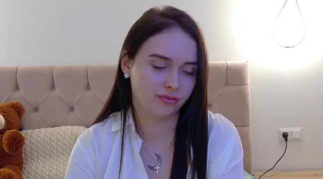 Snapshot of Lilliana_Moon chatting on March 14, 9:46 am Lilliana Moon online show from March 14, 9:46 am
