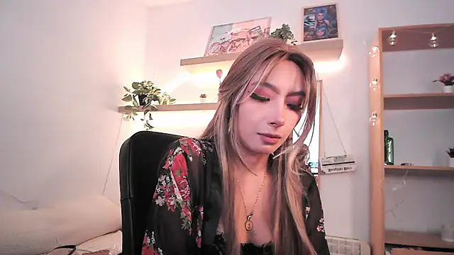 SabrinaSpell  online show from April 8, 1:00 pm