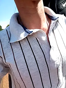 Snapshot of Frdrereeee chatting on November 7, 6:41 pm Frdrereeee online show from November 7, 6:41 pm