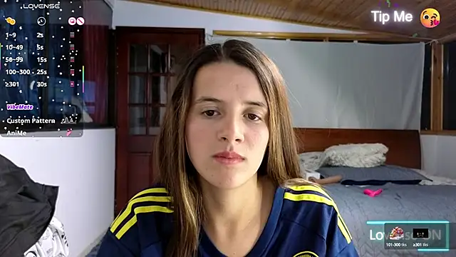 Snapshot of SexLaura_ chatting on January 30, 2:06 am SexLaura online show from January 30, 2:06 am