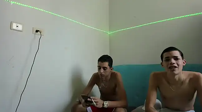 Latinos 2001 online show from February 16, 7:16 pm