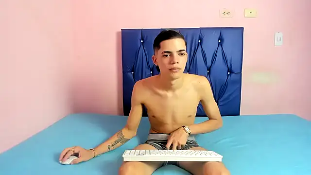 Latinos 2001 online show from October 5, 1:53 pm