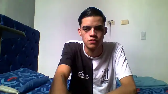 Latinos 2001 online show from May 30, 2:47 pm