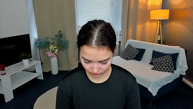 Snapshot of AmeliaLoveee chatting on January 18, 11:21 am AmeliaLoveee online show from January 18, 11:21 am