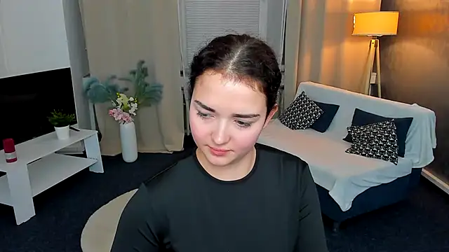 Snapshot of AmeliaLoveee chatting on January 19, 5:49 pm AmeliaLoveee online show from January 19, 5:49 pm