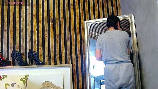 Tory Lovi online show from April 9, 4:01 am