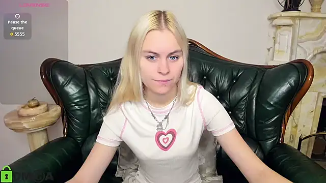 HillEva online show from October 25, 7:05 am