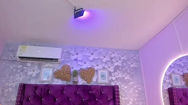 Snapshot of janna_lopez_ chatting on November 30, 11:47 am janna lopez online show from November 30, 11:47 am