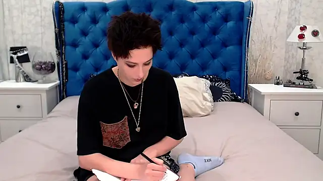 Snapshot of via_mayer_ chatting on July 19, 4:44 pm via mayer online show from July 19, 4:44 pm