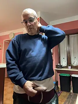 Snapshot of sempreilmio2 chatting on January 29, 6:39 pm sempreilmio2 online show from January 29, 6:39 pm