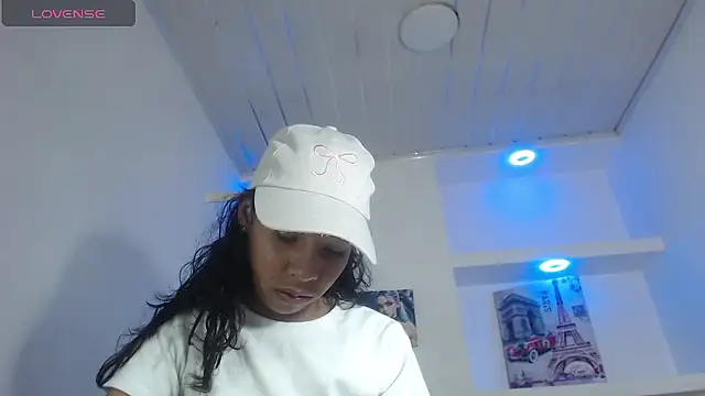 Snapshot of Miss_sparkle00 chatting on January 17, 8:01 pm Miss sparkle00 online show from January 17, 8:01 pm