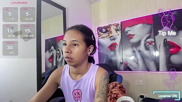 Snapshot of Miss_sparkle00 chatting on February 13, 7:54 pm Miss sparkle00 online show from February 13, 7:54 pm