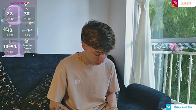 ethan and ava online show from December 17, 12:33 pm