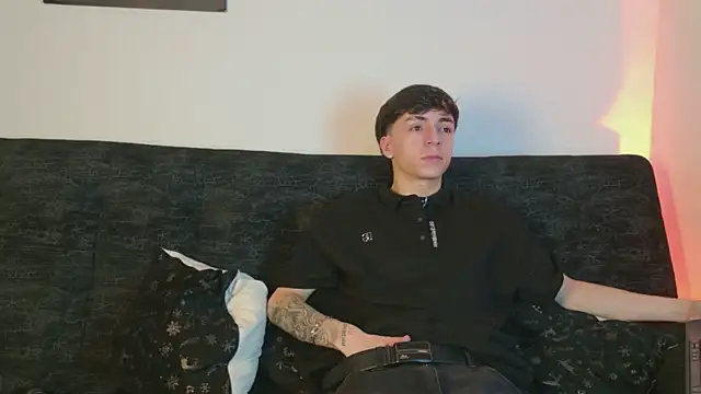 Snapshot of ethan_and_ava chatting on March 12, 2:39 am ethan and ava online show from March 12, 2:39 am