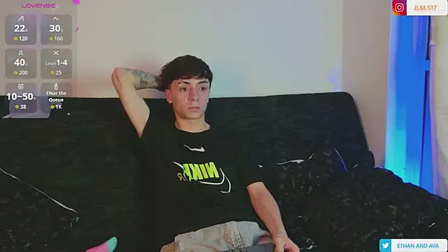 Snapshot of ethan_and_ava chatting on April 4, 2:32 am ethan and ava online show from April 4, 2:32 am