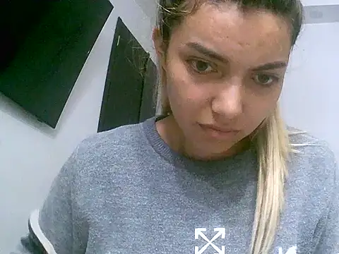 VittoriaTaylor online show from February 15, 11:56 pm